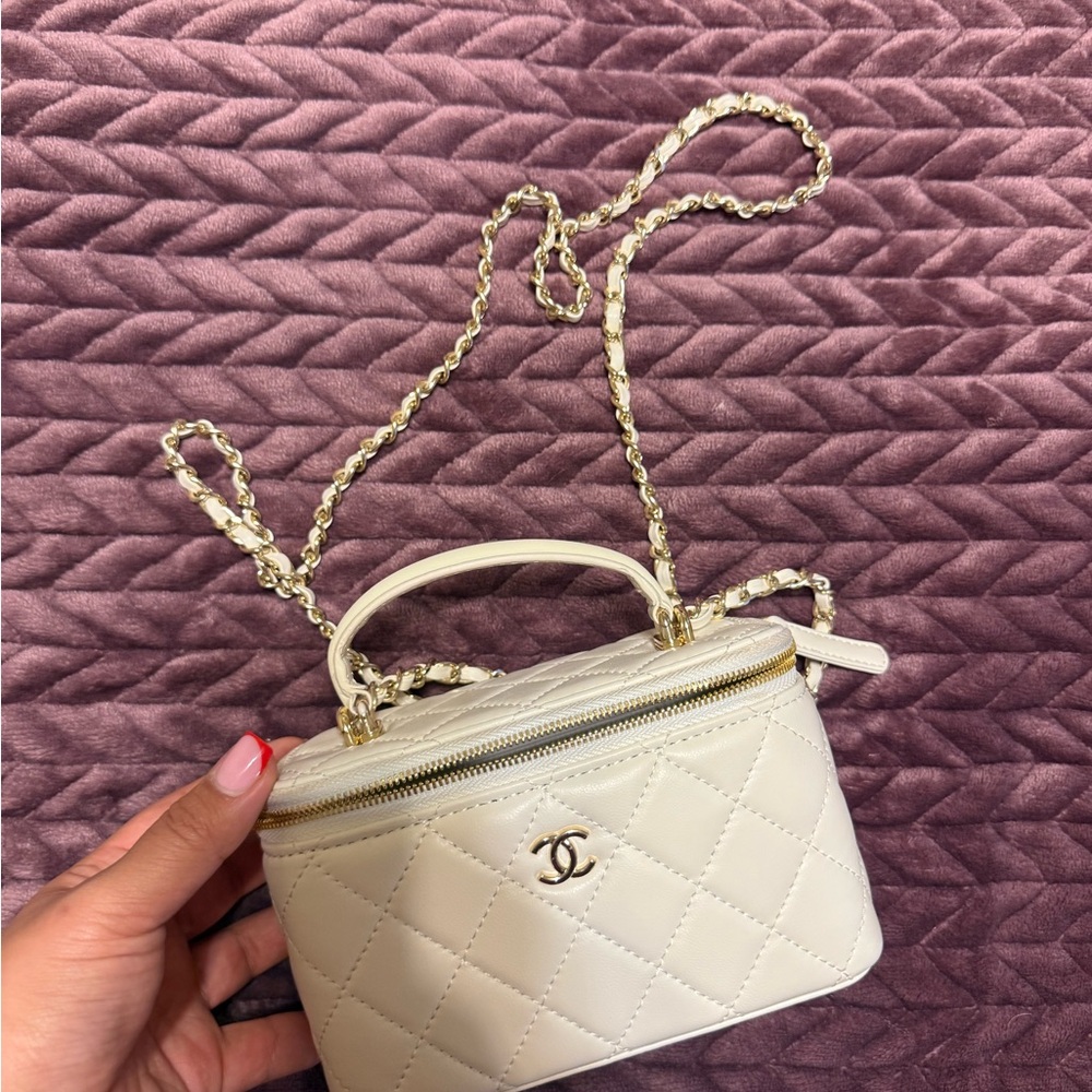 Chic Cream Quilted vanity bag